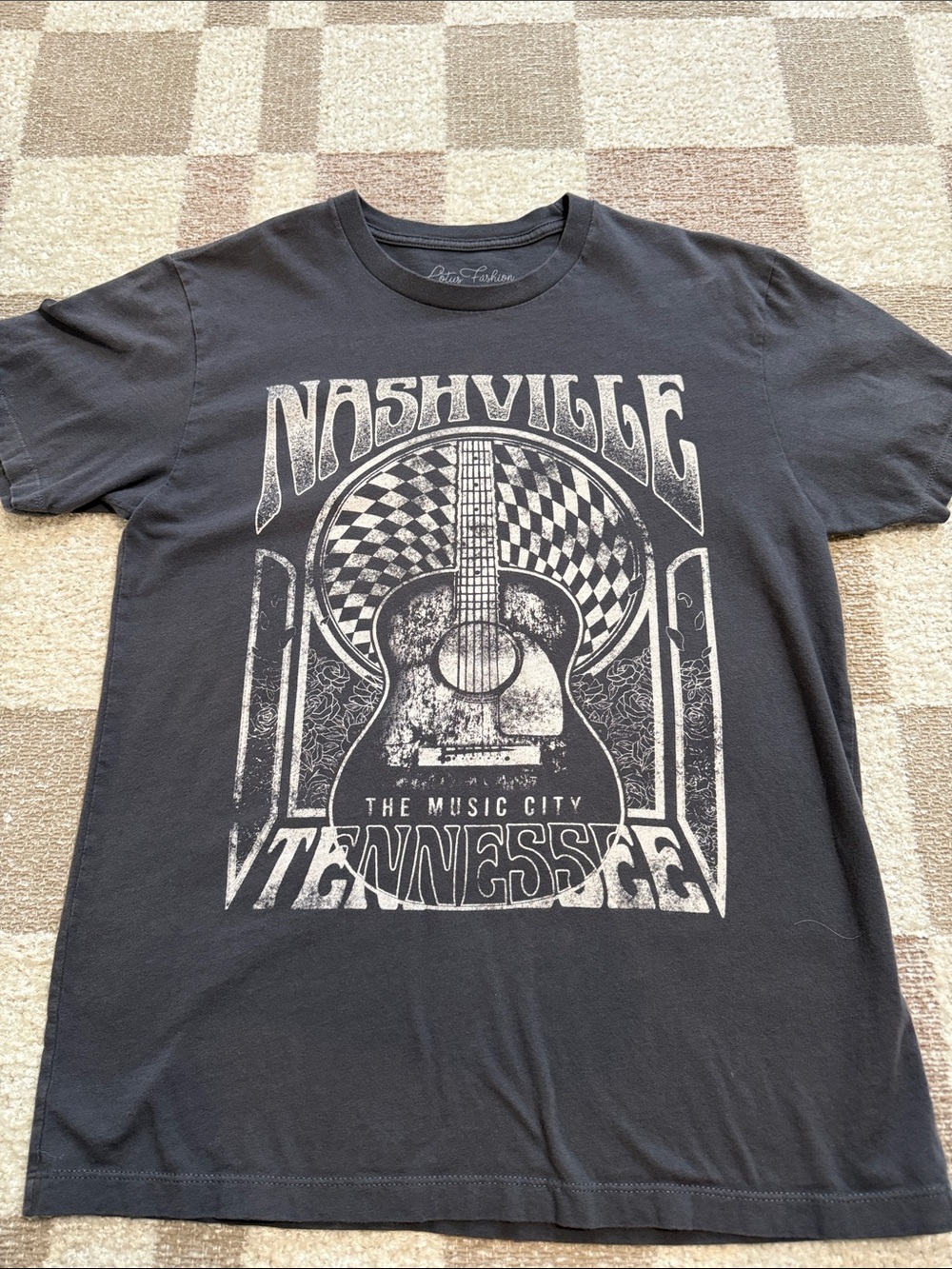 Nashville Tennessee Guitar Graphic Tee - Black